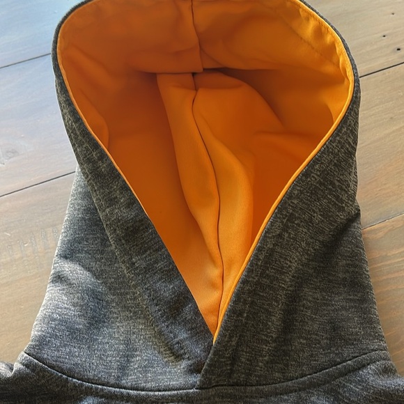 Vols hooded sweatshirt. Excellent condition . No stains or tears - Picture 3 of 8